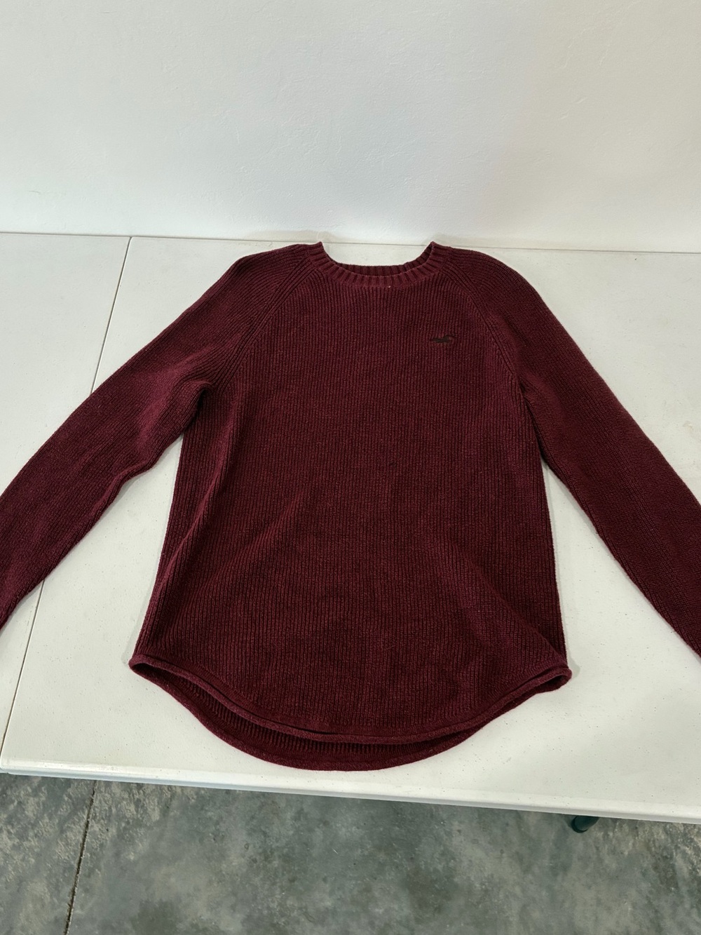 Hollister Crewneck Sweater in Burgundy